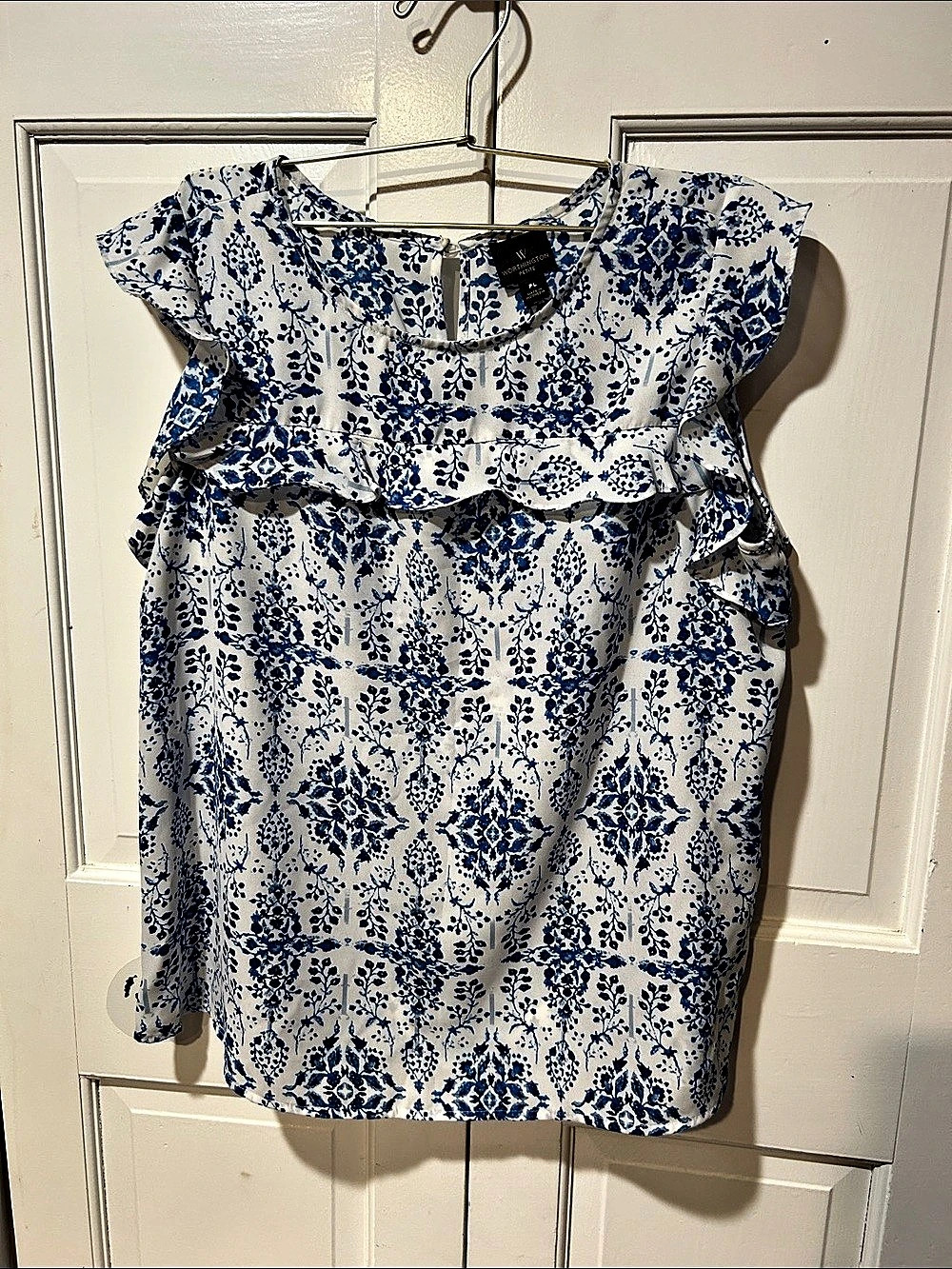 Worthington Floral Blouse in Blue & White Size Large Like New
